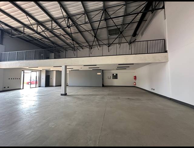 560M² WAREHOUSE TO LET IN ROOIHUISKRAAL NORTH
